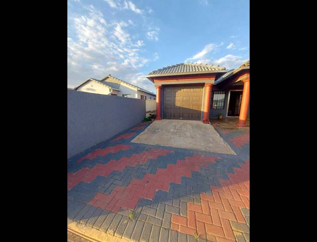 3 BEDROOM HOUSE FOR SALE IN PROTEA GLEN